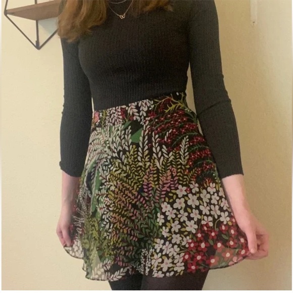 Urban Outfitters Black Multi Floral Chiffon Mini Skirt Size Small - Picture 7 of 11